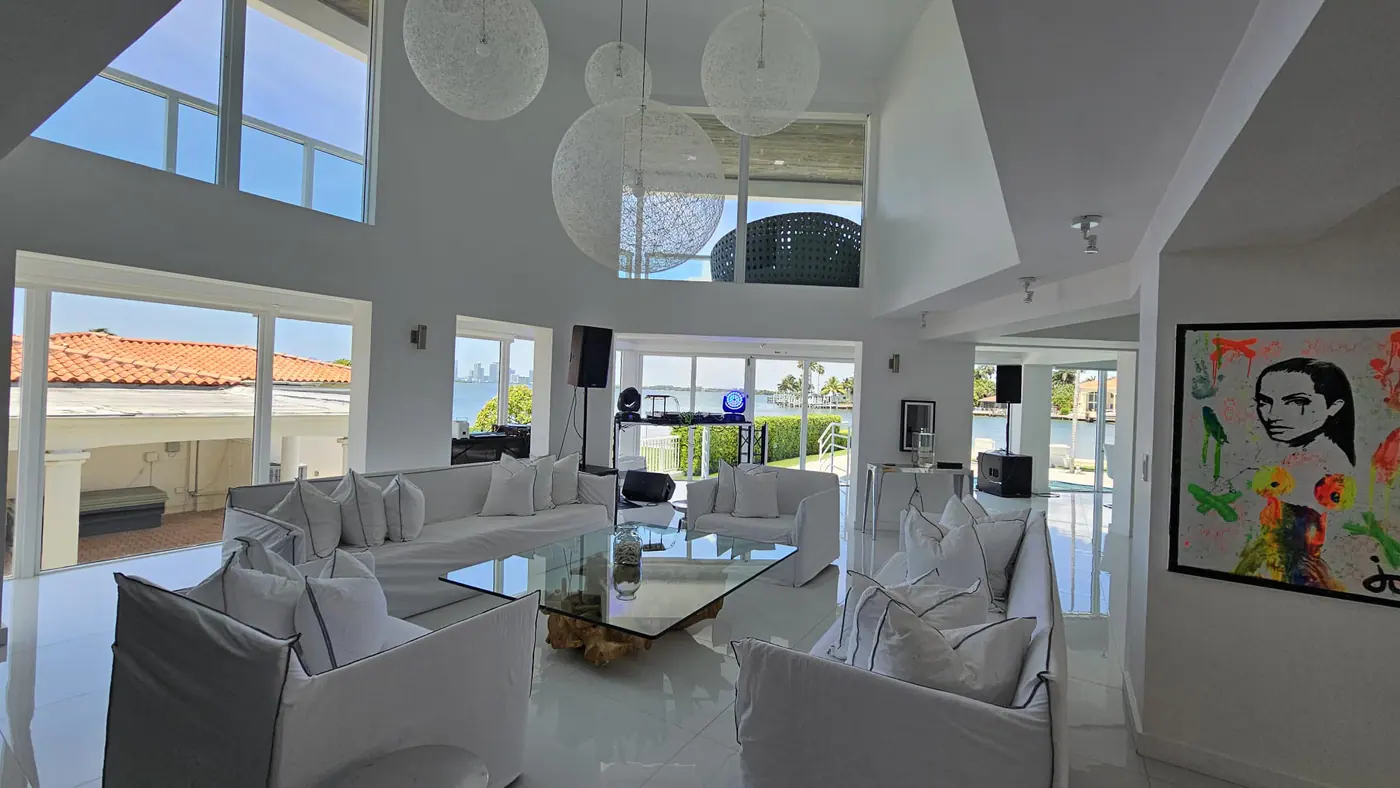 Portfolio: bright luxury living space